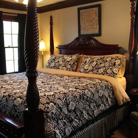 Williamsburg Sampler B & B Bagian luar foto
